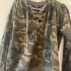 Lulu’s Women’s Camo Sweatshirt